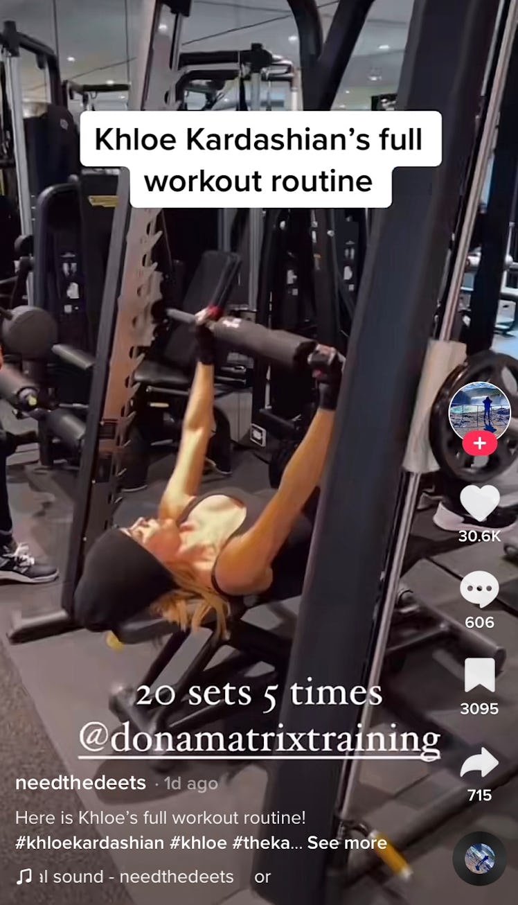 Khloé Kardashian's full body workout routine includes bench press exercises. 