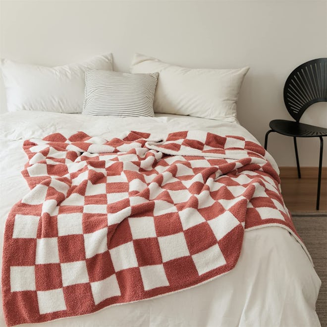 YIRUIO Checkerboard Throw Blanket