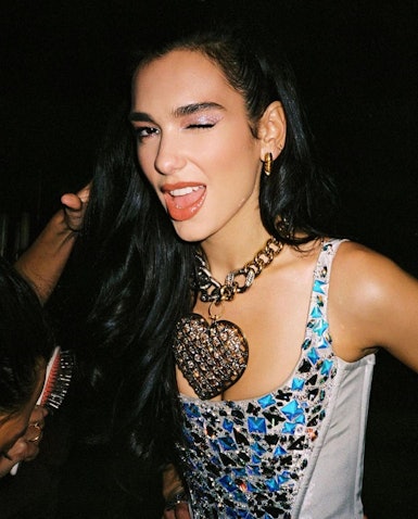 dome Møde Tentacle Dua Lipa's Silver Eye Makeup Combines Every Major Trend Of The Moment