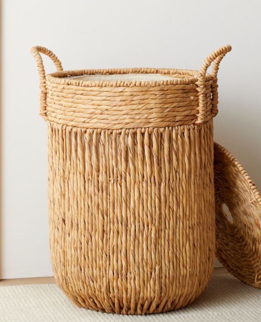 Vertical Line Hamper