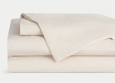 linen sheet set as a gift for pregnant women