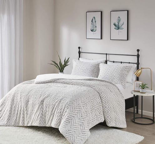 The 6 Best Faux Fur Comforters