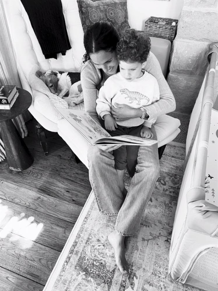 Meghan reading to Archie