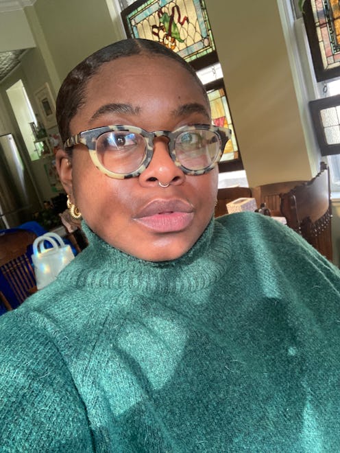 Samantha Scott wearing a slick bun and no-makeup makeup featuring full brows.