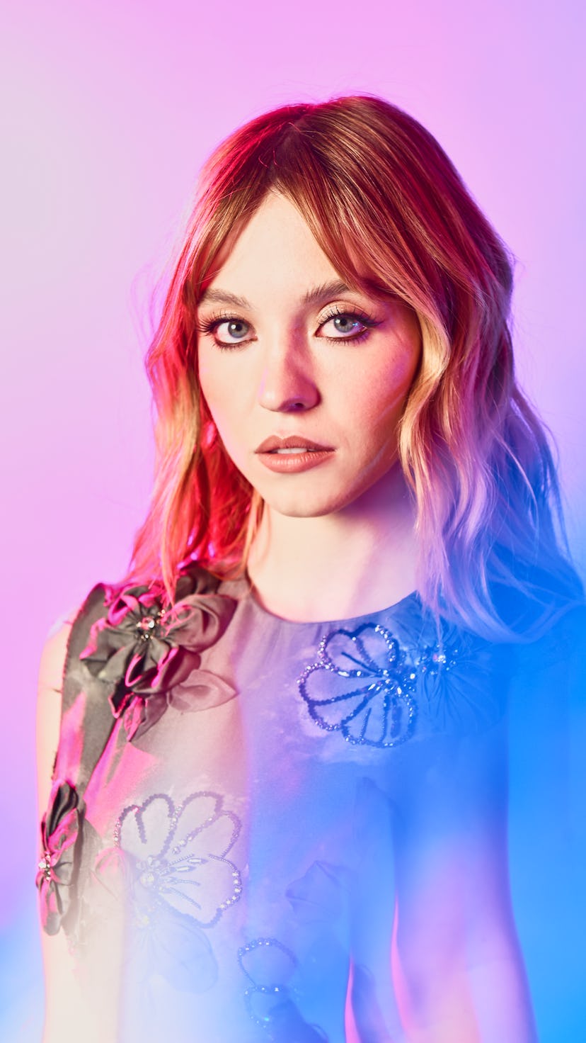 Sydney Sweeney at the 2022 Independent Spirit Awards, wearing the 2023 hair color trend for her zodi...