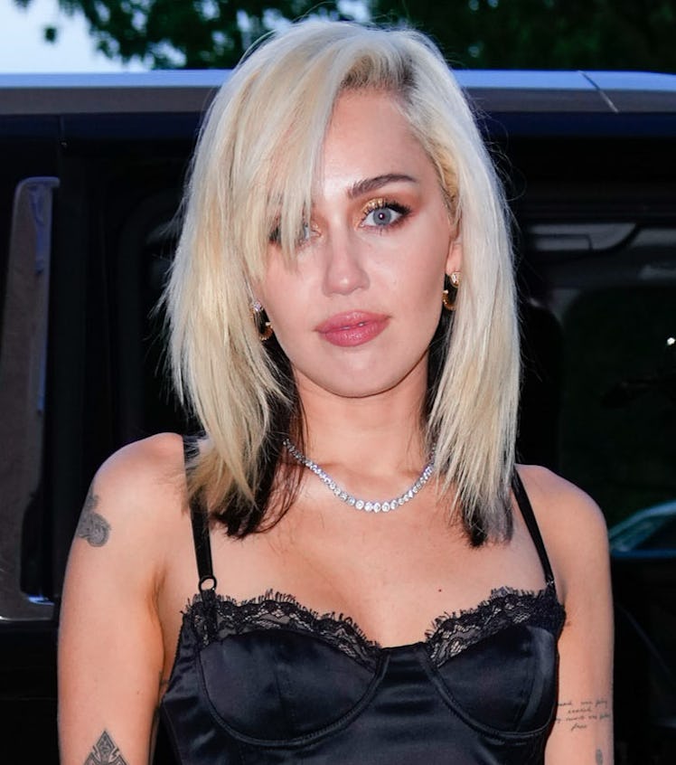 Miley Cyrus with underlights, the 2023 hair color trend for her zodiac sign.