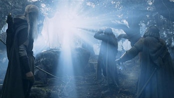 Legolas (Orlando Bloom), Aragorn (Viggo Mortensen), and Gimli (John Rhys-Davies) meet Gandalf the Wh...