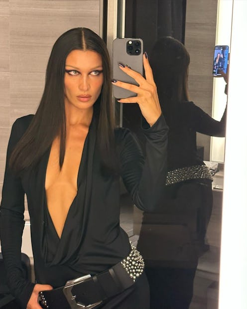 Bella Hadid straight hair mirror selfie 2022