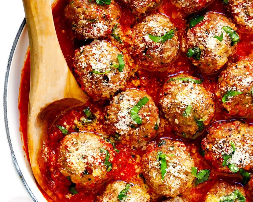 Meatballs in sauce, a kid-friendly Christmas appetizer