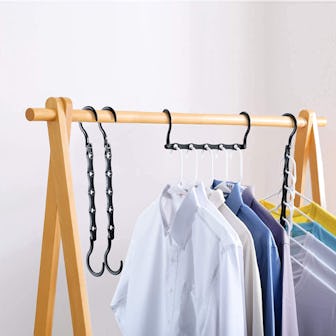 HOUSE DAY Black Magic Hangers Space Saving (10-Pack)