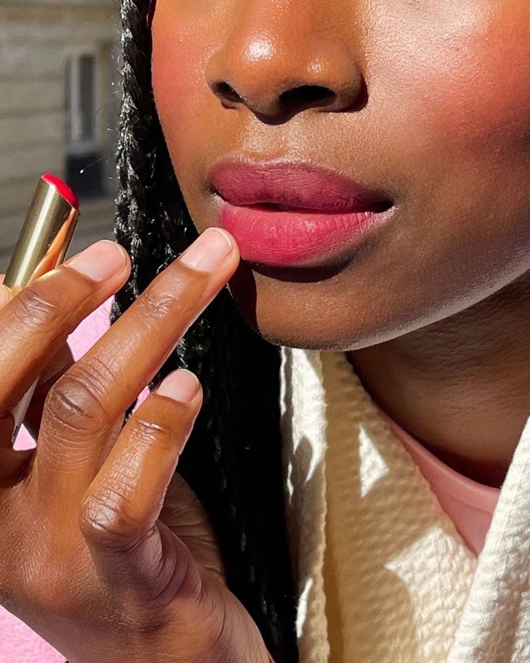 violette fr model applying bisou balm lipstick