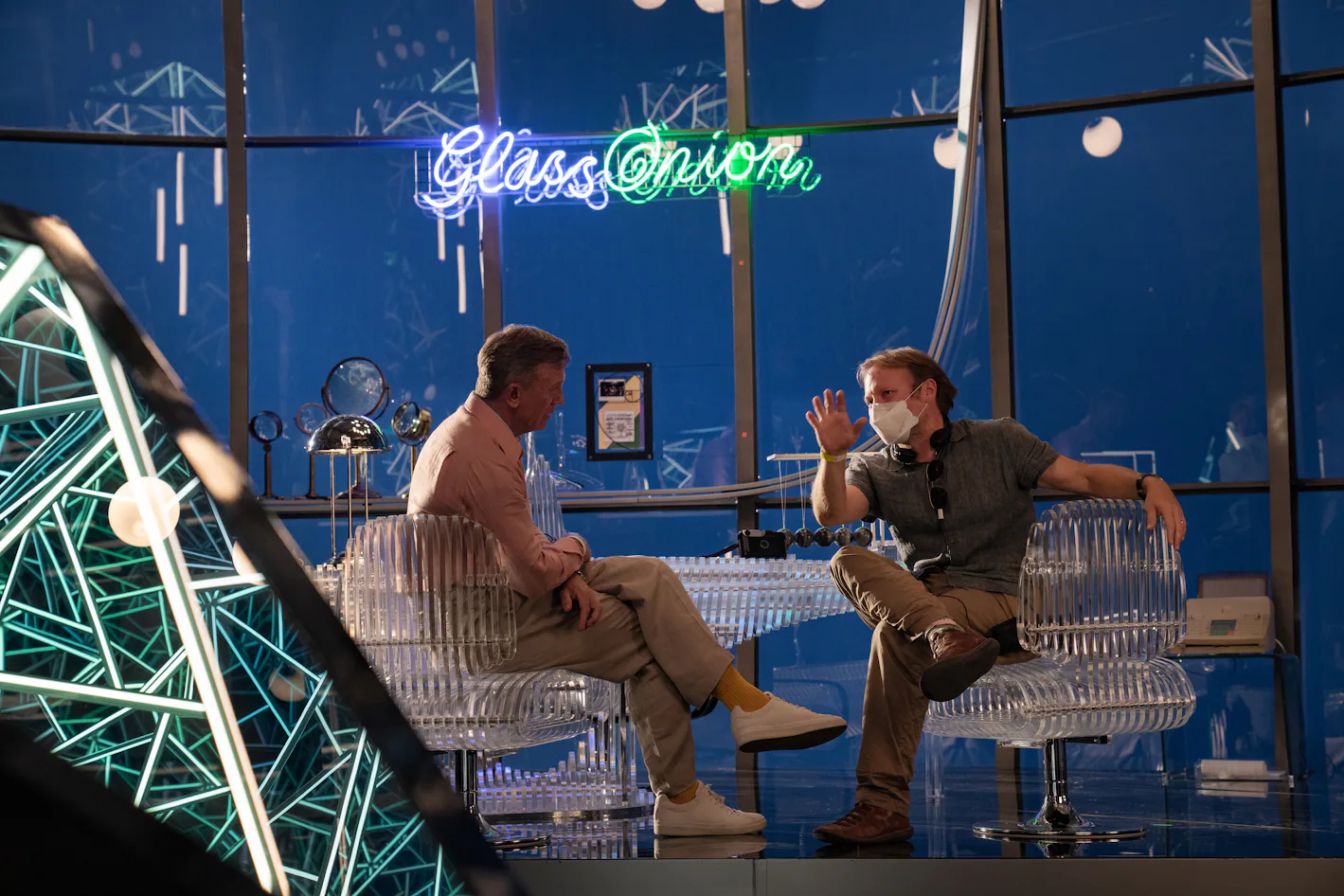 Glass Onion Cameo Continues A Sneaky Rian Johnson Tradition glass onion cameo continues a sneaky rian johnson tradition