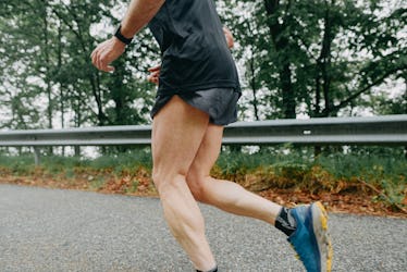 A man with thick thighs on a run outdoors.