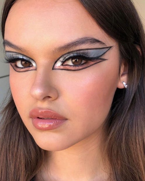 Here are silver eyeshadow & eyeliner looks that range from subtle glitter eyeliner to graphic chrome...