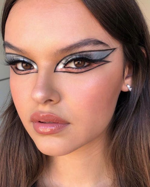 Here are silver eyeshadow & eyeliner looks that range from subtle glitter eyeliner to graphic chrome...