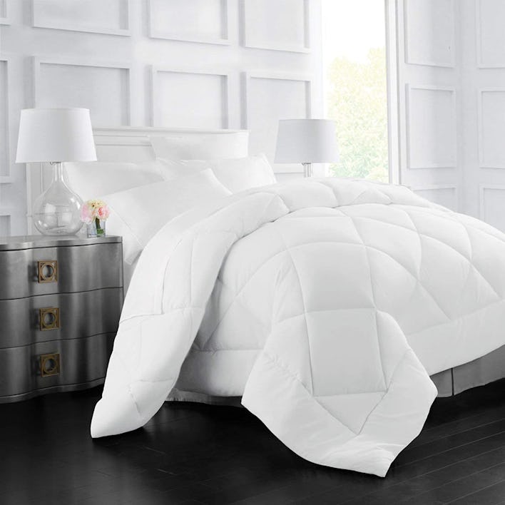 HC Collection Italian Luxury Down Alternative Comforter (King/Cal King)