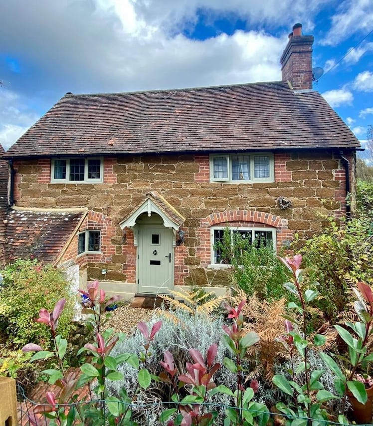 The Holiday cottage on Airbnb inspired Rosehill cottage from the movie.