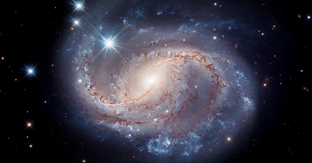 Esta foto del telescopio Hubble de una galaxia espiral está fuera de este mundo