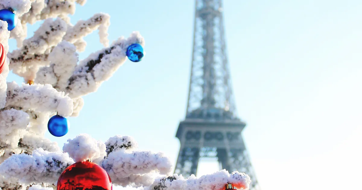 20 Christmas In Paris Photos To Swoon Over 20-christmas-in-paris-photos-to-swoon-over