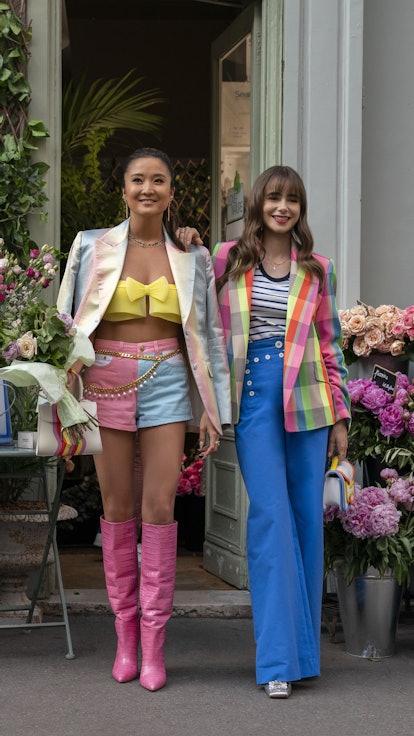 Ashley Park as Mindy, Lily Collins as Emily in Emily in Paris