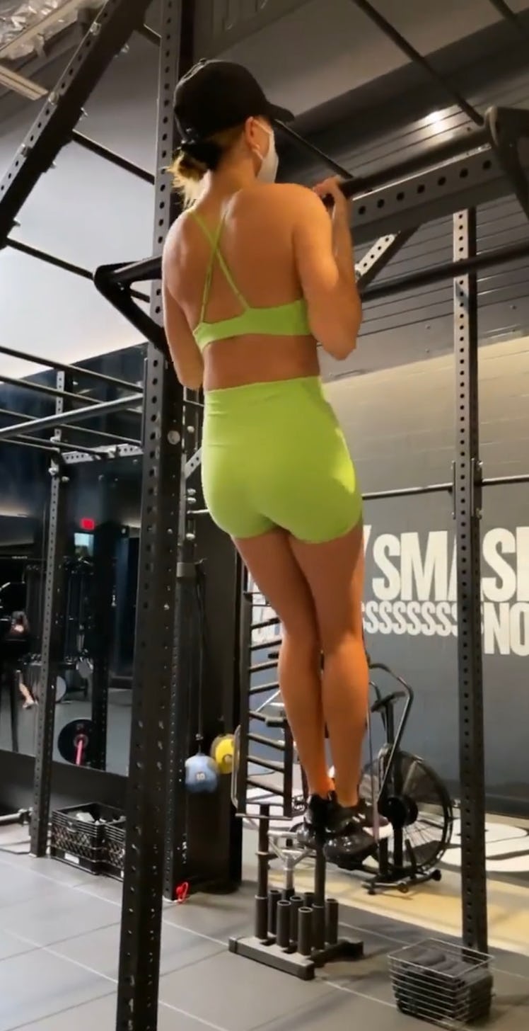 Hailey Bieber's workout routine includes pull-ups. 