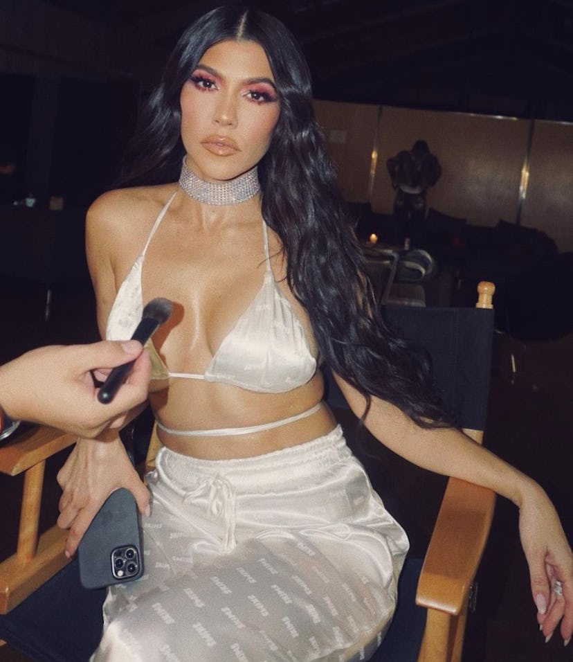 Kourtney Kardashian silver choker with pink eyeshadow