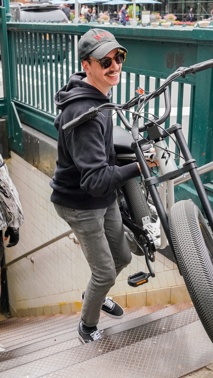Inverse editor James Pero lifting a Super73 e-bike up stairs
