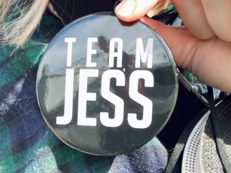 You can pick up a button in Stars Hollow for either team Jess, team Dean, or team Logan to show whic...
