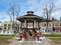 You can take a picture in the gazebo from 'Gilmore Girls' on the Stars Hollow set. 