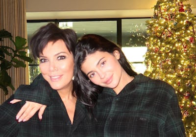 Kylie Jenner no makeup Christmas 2022