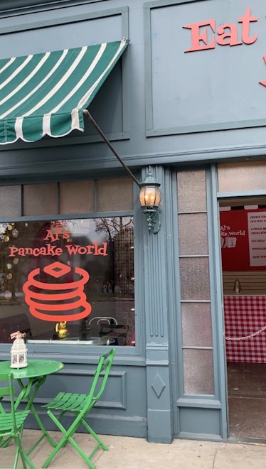 You can eat lunch in Stars Hollow from 'Gilmore Girls' at Al's Pancake World. 