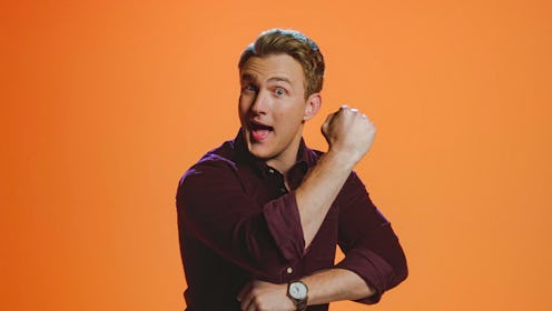 A new contestant on Season 5 of 'The Circle,' Tom Houghton, may look familiar for a few reasons — in...