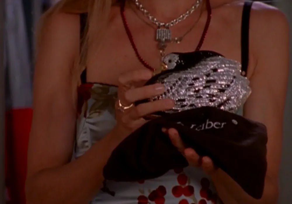 Sarah Jessica Parker holding a Judith Leiber swan clutch in &lsquo;Sex and the City&rsquo;