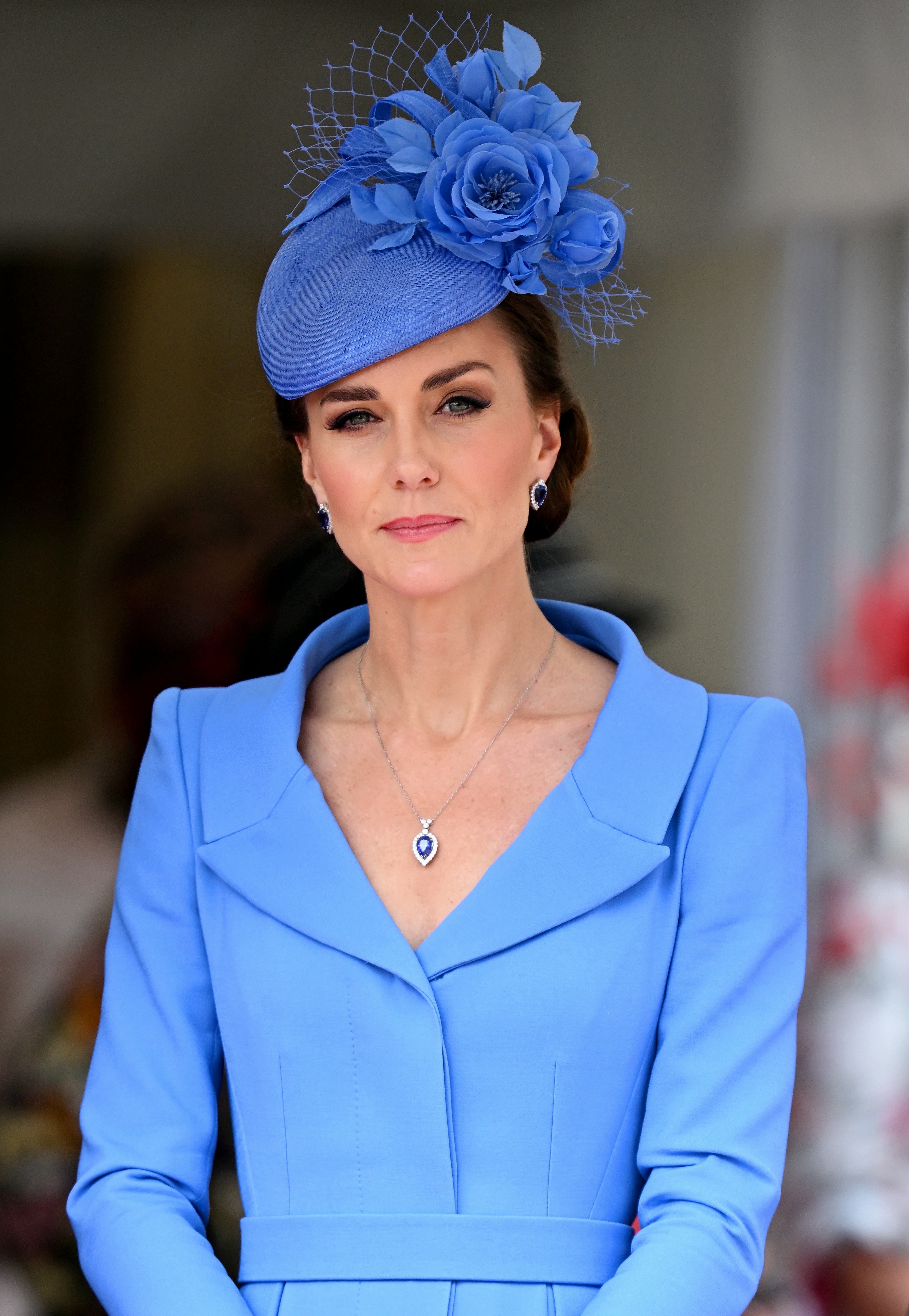 kate middleton blue dress