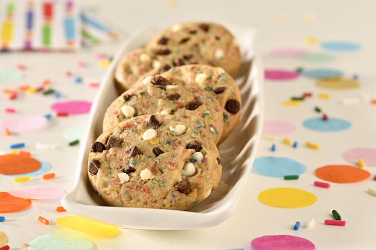 This Chips Ahoy! Confetti Cake Cookie review dives into this unique take on a classic.