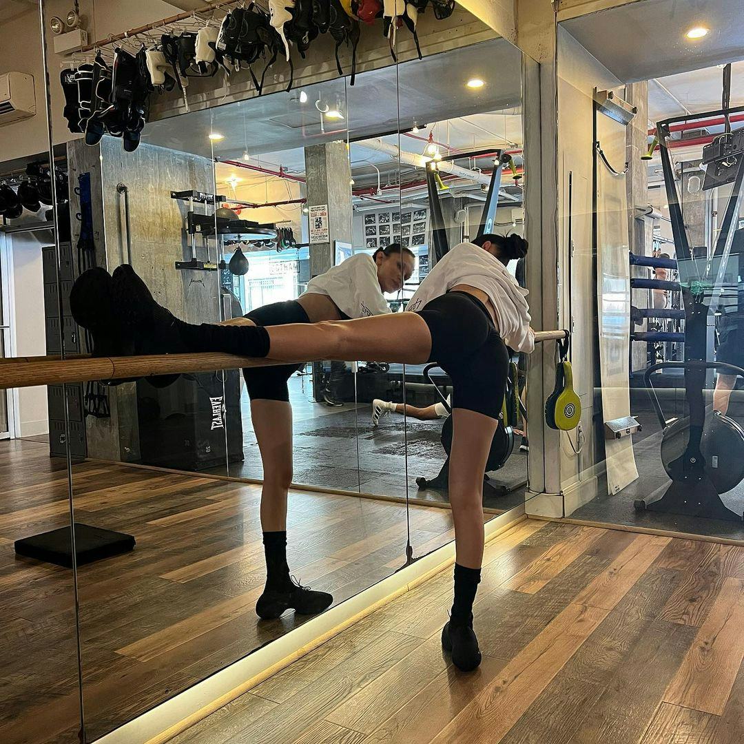 Bella hadid leg discount workout