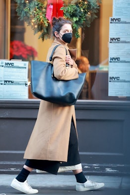 Katie Holmes' Go-To Big Bag Trend Is a Must-Try, big bag