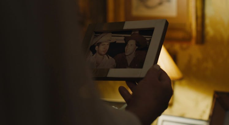 A framed photograph of Quentin (Tom Hollander) and (probably) Greg (Jon Gries) in The White Lotus Se...