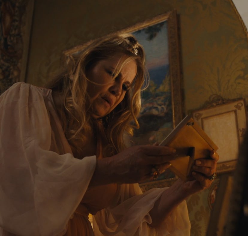 Tanya stumbled on a photo that looked like Quentin and Greg and it confirmed a 'White Lotus' theory.