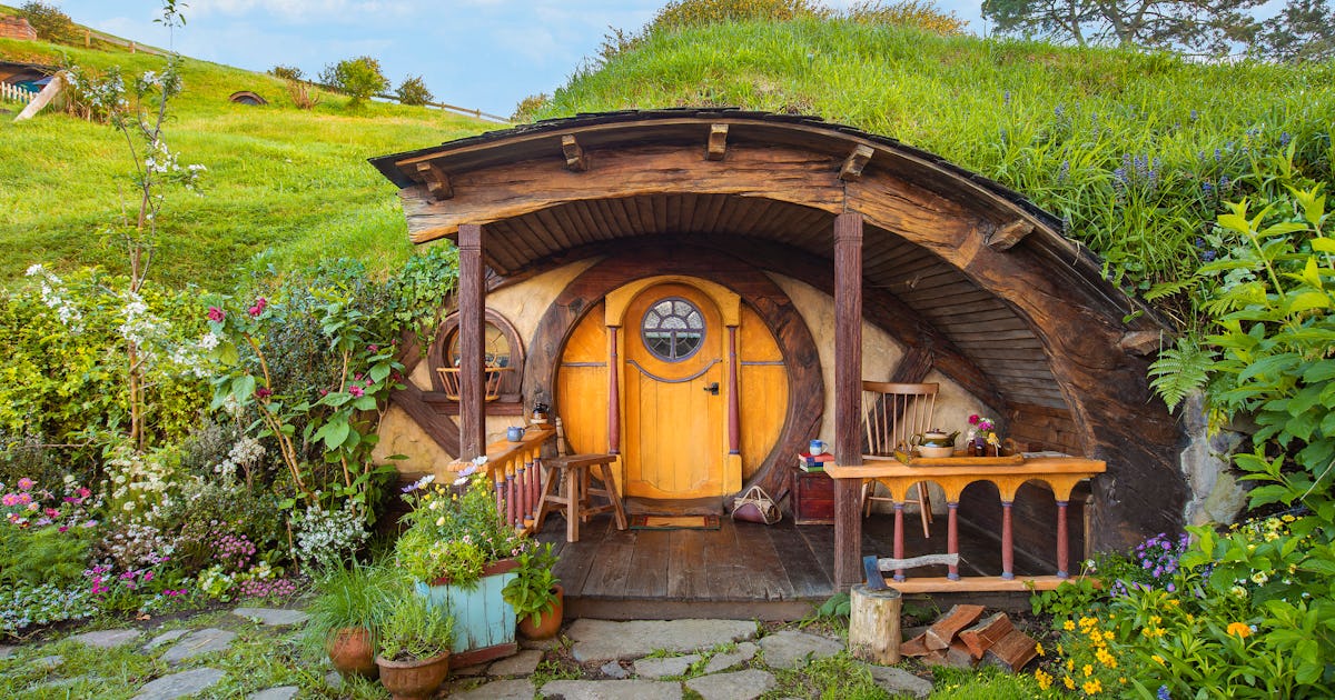 'The Hobbit' Hole Airbnb In New Zealand Is A 10 Movie Set Stay