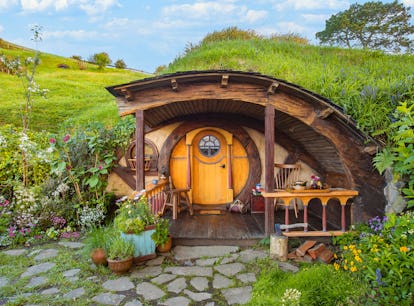 How To Book A Private Hobbithole Airbnb in New Zealand For $10, Inspired By "The Hobbit: An Unexpect...