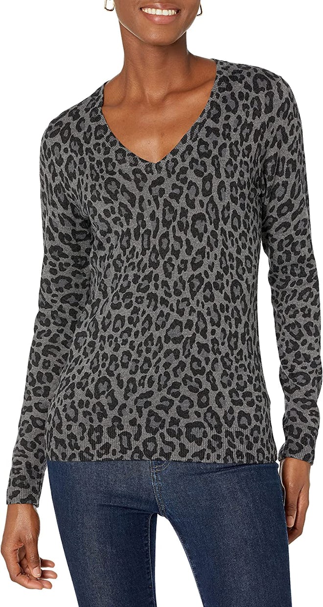 Amazon Essentials Lightweight V-Neck Sweater