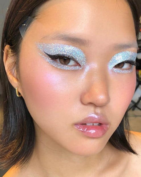 Here are party makeup looks to inspire ideas for the holiday season, from graphic eyeliner to hologr...