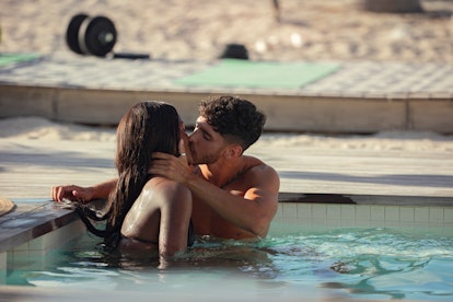 Jawahir Khalifa and Seb Melrose share a kiss during 'Too Hot To Handle' Season 4.