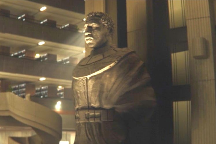 Statues of Kang that festoon the TVA in Loki Season 1's final scene