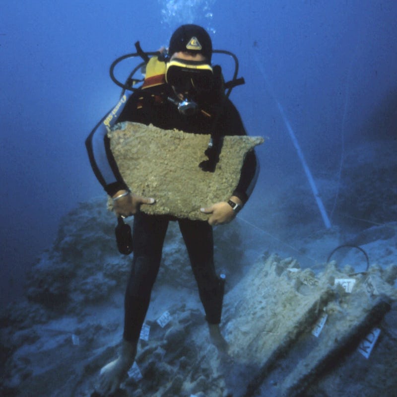 photo of diver from Uluburun shipwreck excavation