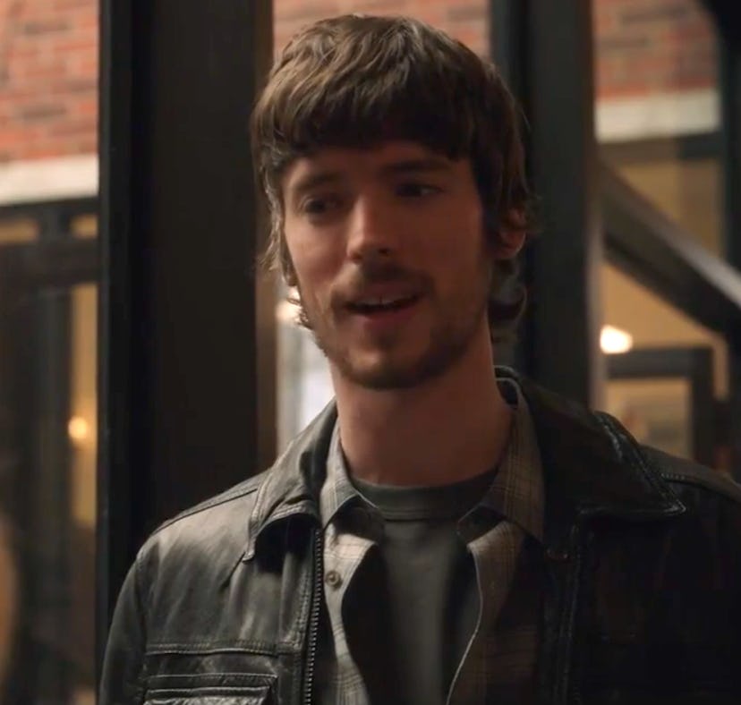 Mike's text at the end of 'Gossip Girl' Season 2, Episode 3 has fans theorizing about what he's up t...