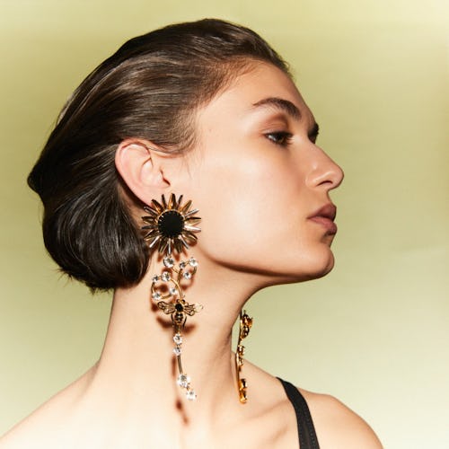Bee flower earrings from ELIE TOP x Zara accessories collection.