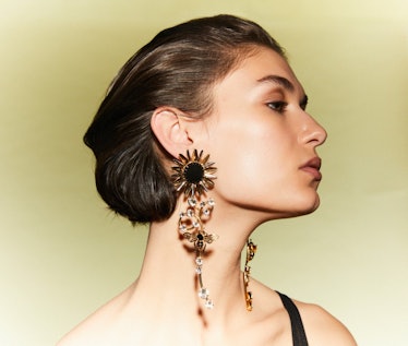 Bee flower earrings from ELIE TOP x Zara accessories collection.