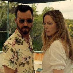 Justin Theroux as Allie Fox and Melissa George as Margot Fox in 'The Mosquito Coast' via the Apple T...